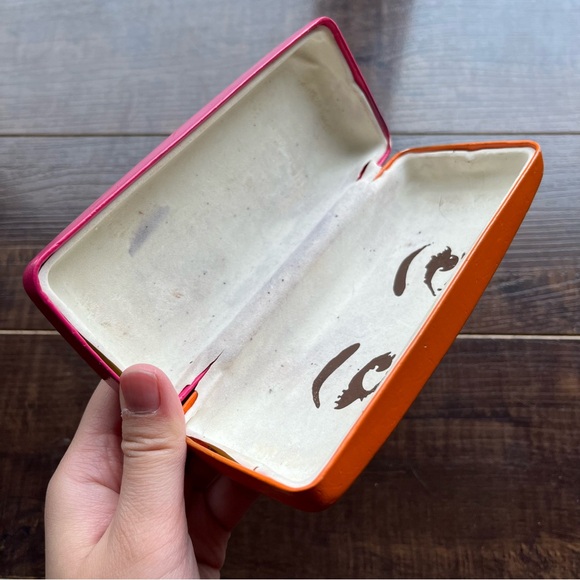 Kate Spade Sunglasses Case (With free glasses cleaning cloth included!) - Picture 5 of 5